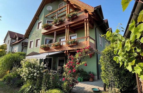 Neualbenreuth Apartment | Vacation apartment (70 sqm) on the second floor with balcony