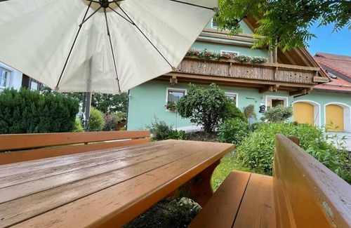 Neualbenreuth Apartment | Vacation apartment (70 sqm) on the second floor with balcony