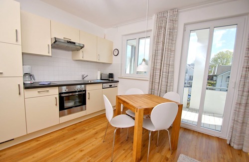 Gohren Apartment | Vacation apartment in a central location with balcony - Villa Linde FeWo 30