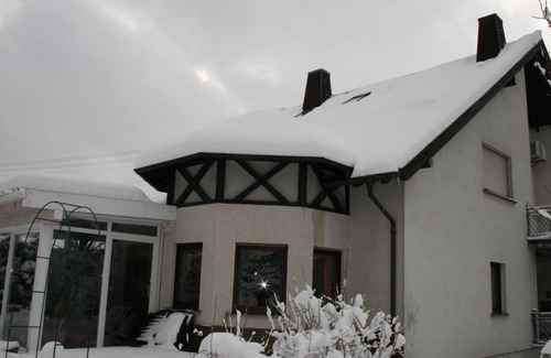 Uchtelfangen Apartment | Vacation apartment in Humes - Ferienwohnung Egler