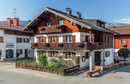 Reit im Winkl Apartment | Vacation apartment with balcony and mountain view, 72 sqm in a central location