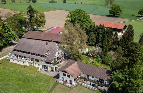 Kirchanschoring Apartment | Vacation apartment no. 5 up to 4 persons, 45 sqm, on the ground floor with 2 bedrooms, terrace with view towards the lake
