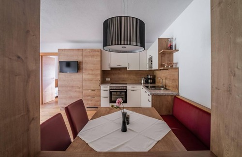 Kelchsau Apartment | Vacation apartment "Almrausch" - Guesthouse Fohringer