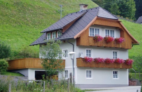 Gnesau Apartment | Vacation apartment Margerite - Holiday home Leeb