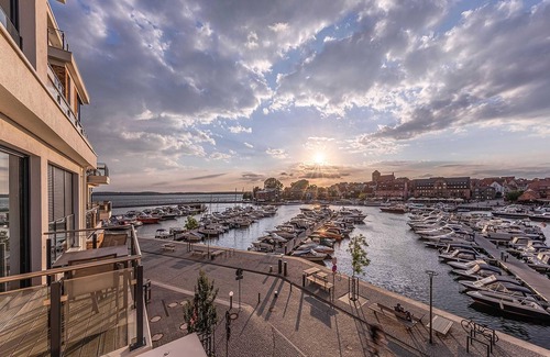 Muritz Apartment | Vacation apartment with water view on the 1st floor of the Hafenresidenz Waren