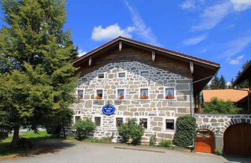 Freyung Apartment | Vacation apartment Dreisessel (43sqm) with two bedrooms, two showers + WC and kitchenette.