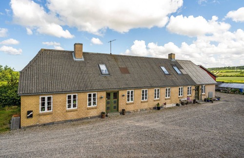 Snedsted Apartment | Vacation apartment on a disused estate with a small animal farm and in a quiet environment.