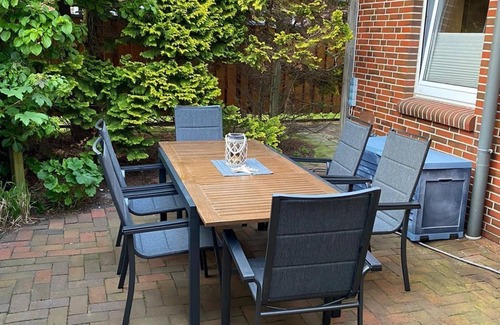 Wangerooge Apartment | Vacation apartment Strandkorb (ground floor), shower, WC, 2 bedrooms - house am-Mittelpunkt.de