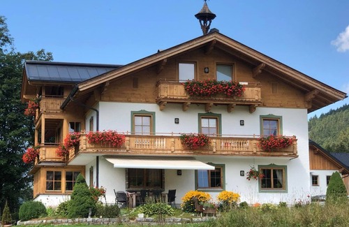 Faistenau Apartment | Vacation apartment Sonnberg GROSS - House Hirschpoint