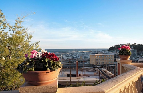 Varazze Apartment | Vacation Apartment Trilocale in villa Apt 5 with Sea View, Garden & Terrace