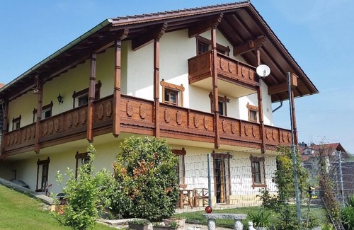 Innernzell Apartment | Vacation apartment with garden and wifi