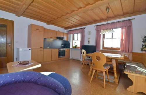 Arnbruck Apartment | Vacation apartment with balcony, two terraces and a large sunbathing lawn
