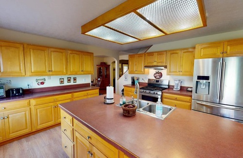 Carbon Hill Cottage | Vacation Cottage near Wayne National Forest ATV Trail Head, Hot Tub & more!