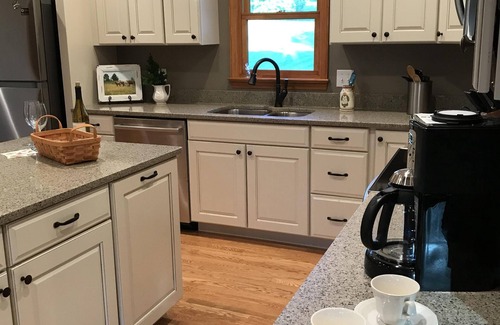 Marion House | Vacation Cottage Perfect Retreat for Family and Friends