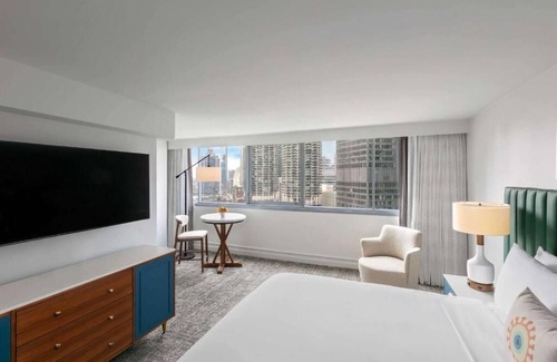 Downtown Chicago Resort | Vacation Day Is Always A Great Idea! Pets are Allowed, Near The River Theater