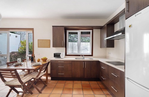 Playa San Juan Apartment | Vacation Apartment 'Finca La Calabacera Azul' with Shared Pool, Private Terrace and Wi-Fi