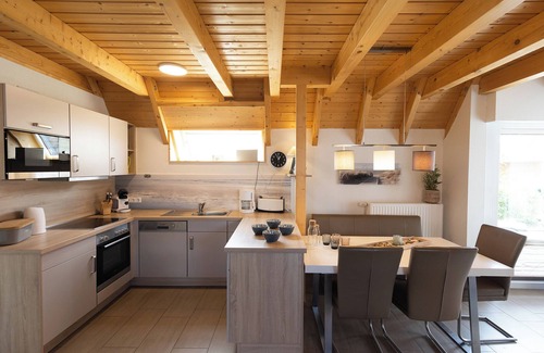 Dorumer Neufeld House | Vacation home Philipp. Between sea and marshland.