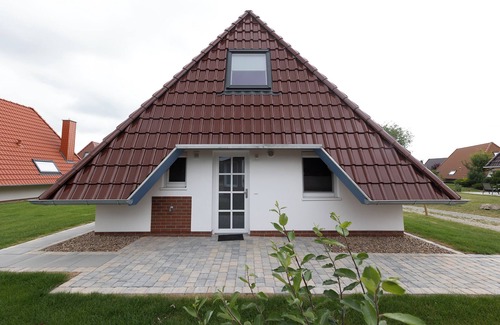 Dorumer Neufeld House | Vacation home Helga's Sonnenplatz. Idyllic and surrounded by greenery.