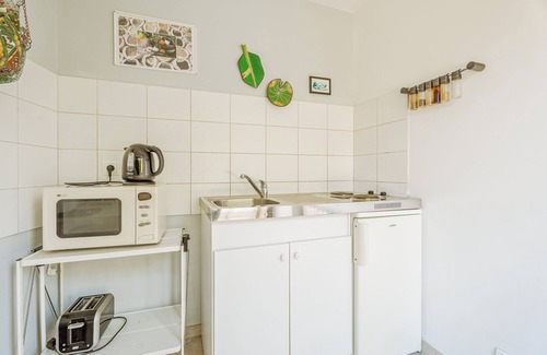 Sartilly-Baie-Bocage House | Vacation Home "Chambre D'hôte La Chapelle" with Terrace, Shared Garden & Wi-Fi