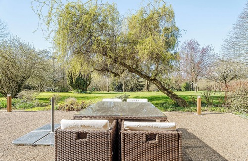 Sartilly-Baie-Bocage House | Vacation Home "Chambre D'hôte La Chapelle" with Terrace, Shared Garden & Wi-Fi