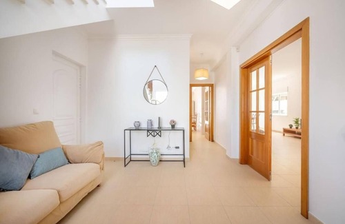 Charneca de Caparica e Sobreda House | Vacation Home Charneca da Caparica