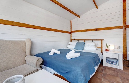 San Isidro House | Vacation Home "Casa Blanca De Madera" with Sea View, Garden & Wi-Fi