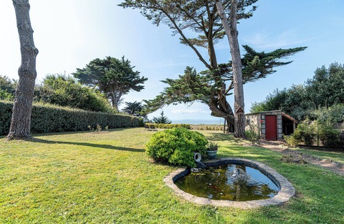 La Bernerie-en-Retz House | Vacation home facing the sea; beach 25m away. Large south-facing garden