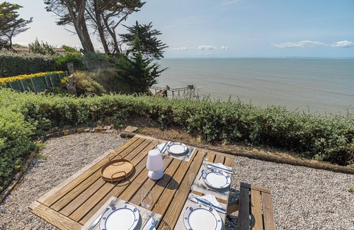La Bernerie-en-Retz House | Vacation home facing the sea; beach 25m away. Large south-facing garden