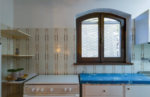 S'Archittu House | Vacation Home "Villa Mandarino" near the Beach with Sea View, Private Terrace & Shared Garden