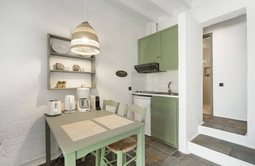 Gythio House | Vacation Home "2 Bedroom Apartment" near Beach with Private Terrace & Wi-Fi