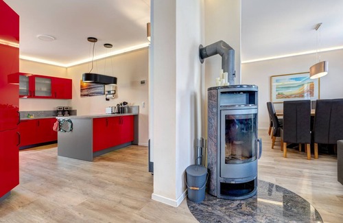 Koserow House | Vacation home 300m from the Baltic Sea beach with 7 bedrooms, private sauna and fireplace.