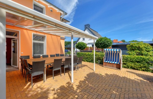 Koserow House | Vacation home 300m from the Baltic Sea beach with 7 bedrooms, private sauna and fireplace.