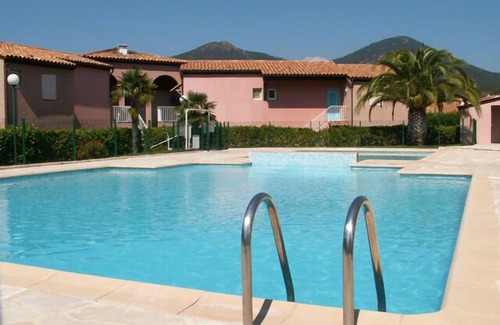 Theoule-Superieur House | Vacation home, 4 rooms, air conditioning, garden, pool, 800m to the sandy beach, near Cannes