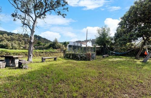 Sintra House | Vacation Home "Casa da Rocha" with Mountain View, Barbeque & Wi-Fi