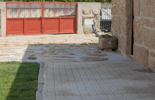 Paredes Villa | Vacation home Casa das Tias with Mountain View, Pool & Wi-Fi
