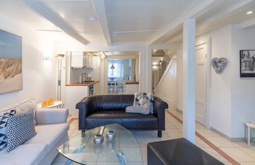 Zentrum House | Vacation home Dat witte Hus in Husum for up to 5 people