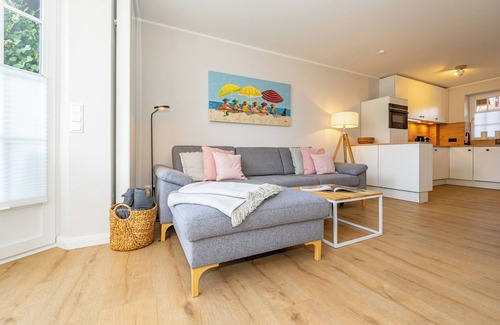 Westerland Apartment | Vacation home for up to 4 people with garden. - Only 350 meters to the beach!