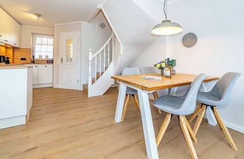 Westerland Apartment | Vacation home for up to 4 people with garden. - Only 350 meters to the beach!