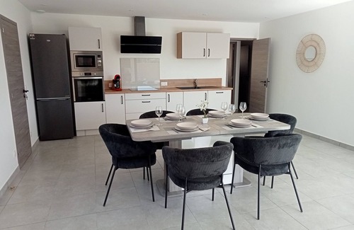 Boisset-et-Gaujac House | Vacation home in rural village