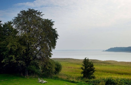 Grubnow House | Vacation Home "Gut Grubnow Rügen" with Lake View, Private Terrace & Wi-Fi