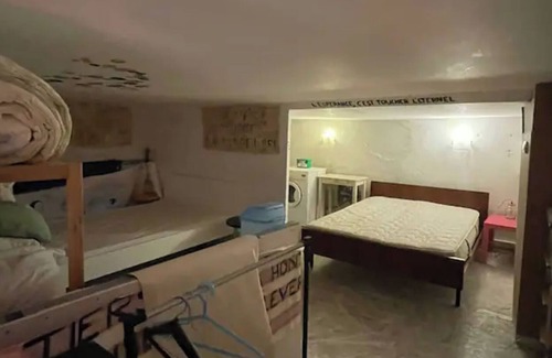 Quartier de France House | Vacation Home "Immeuble Vichy Avec Jardin" with Private Terrace, Private Garden & Wi-Fi