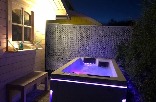 Herkingen House | Vacation home in Holland 250 m to the sea, sauna whirlpool