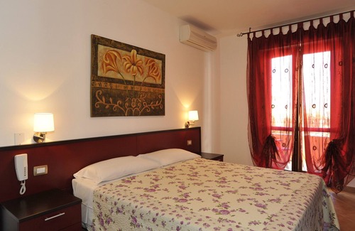 La Pietraia House | Vacation Home "Karol 2" near Beach with Private Terrace & Wi-Fi