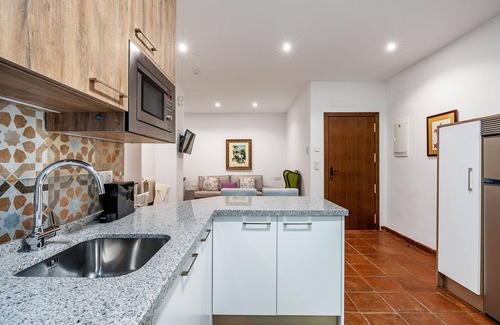 Durcal Apartment | Vacation Home "La Fuente" with Lake View, Shared Pool & Wi-Fi