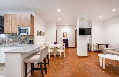 Durcal Apartment | Vacation Home "La Fuente" with Lake View, Shared Pool & Wi-Fi