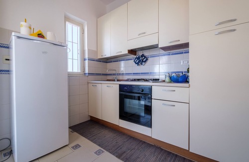 Rometta Marea House | Vacation Home "La Casa di Giò" with Private Terrace, Shared Garden & Tennis Court