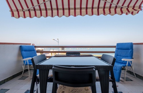 Rometta Marea House | Vacation Home "La Casa di Giò" with Private Terrace, Shared Garden & Tennis Court