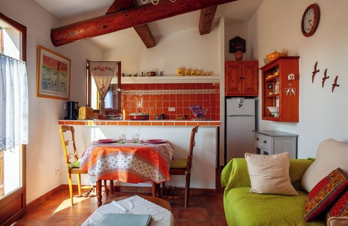 Ceyreste House | Vacation Home "Les Oiseaux" with Mountain View, Private Garden & Wi-Fi