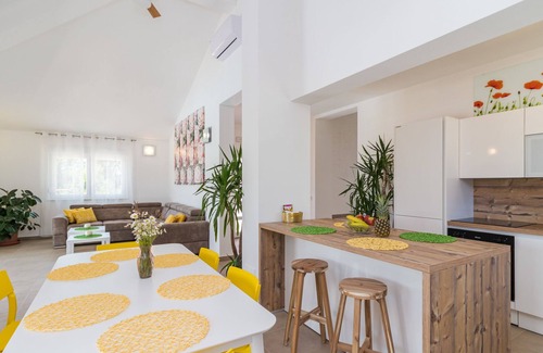Svetvincenat House | Vacation home Mario by Interhome