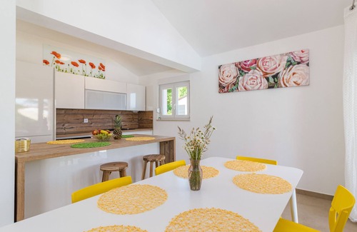 Svetvincenat House | Vacation home Mario by Interhome